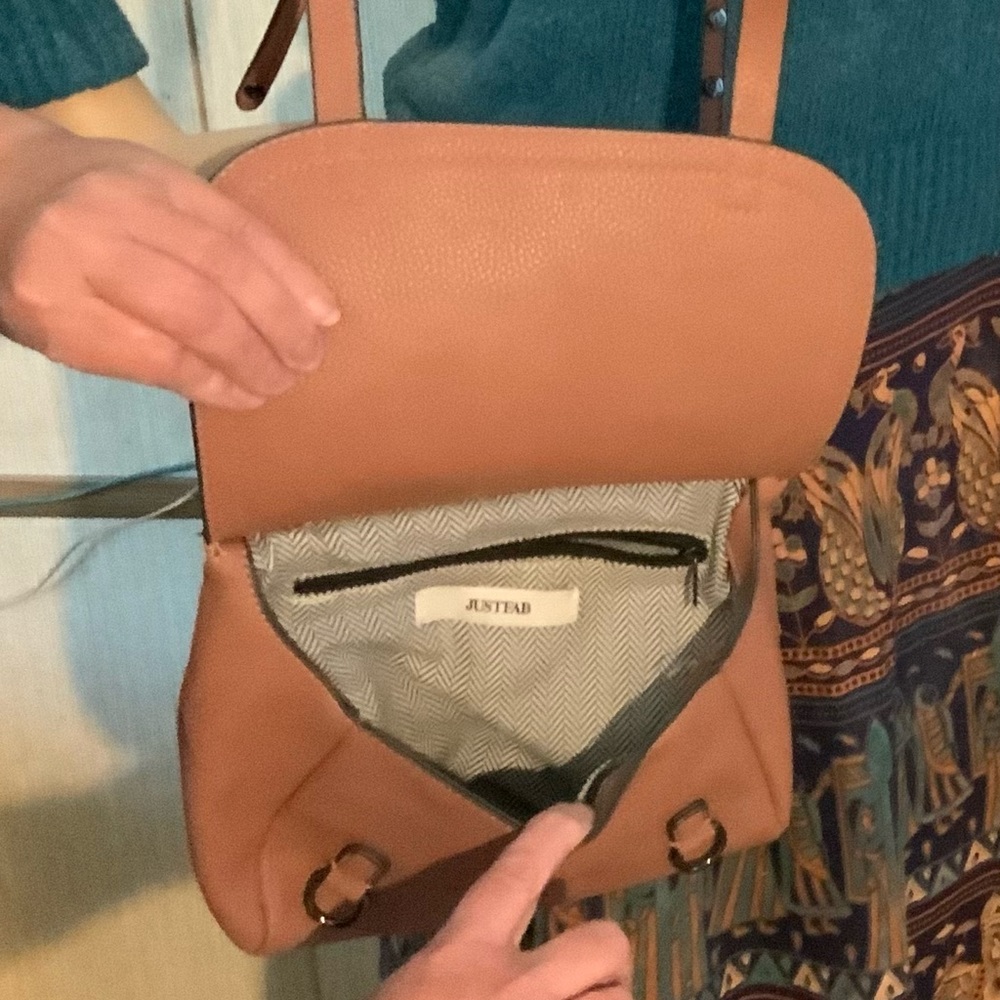 JUSTFAB CROSSBODY TAN PURSE - Picture 3 of 5